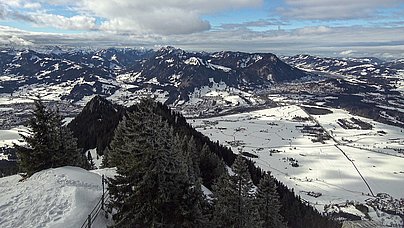 Blick der Panorama Webcam im Winter, befestigt am Sendemast auf dem Grüntengipfel.
