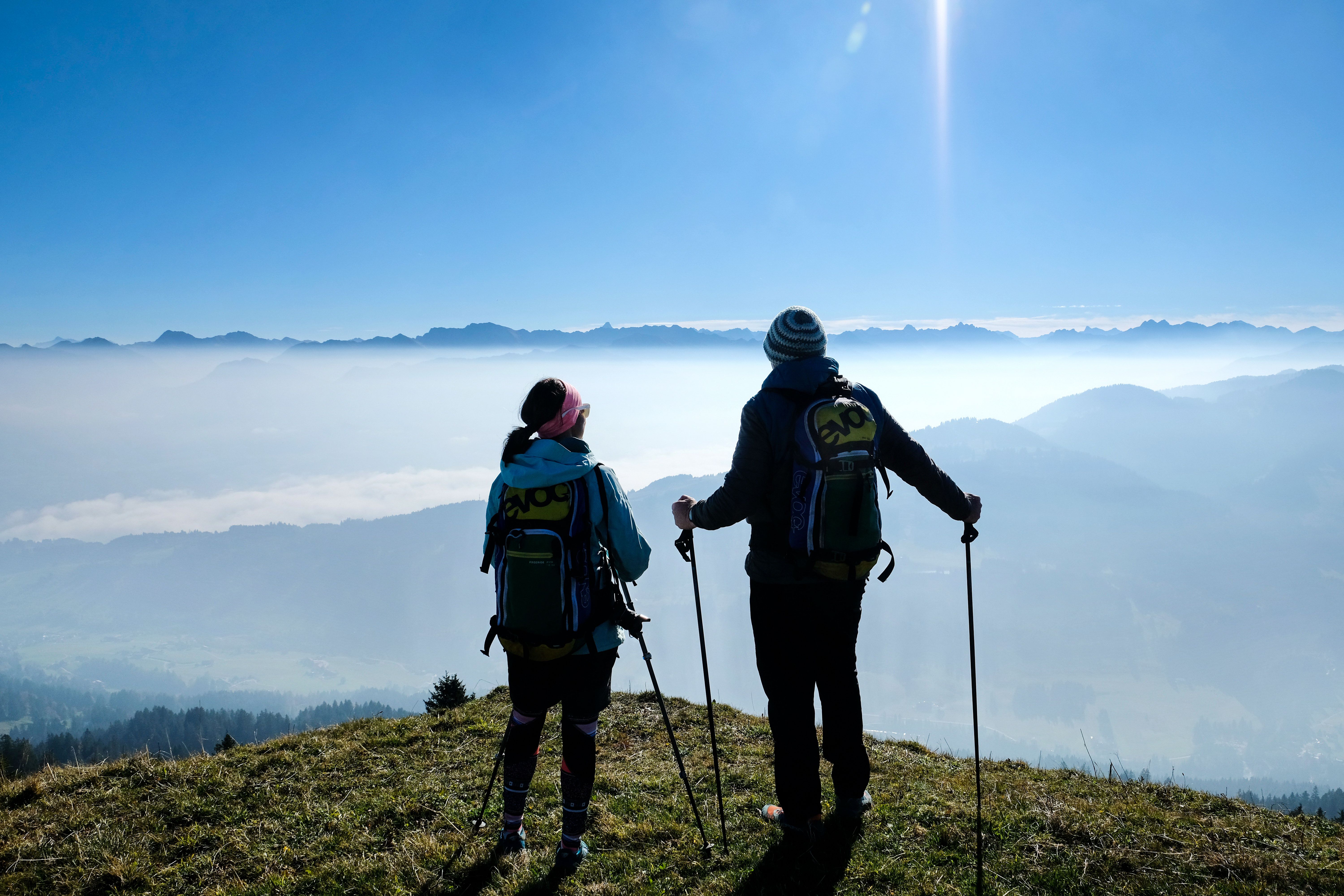 Die Nagelfuhketten-Überschreitung ist eine der beliebtesten Touren für geübte Wanderer. Gerade im Herbst lockt die besondere Stimmung in die Allgäuer Alpen. Während der Nebel im Tal verweilt scheint die Sonne über den Wolken. Dieses Phänomen kann bei der Überquerung gleich bei mehreren Panorama-Aussichtspunkten genossen werden.