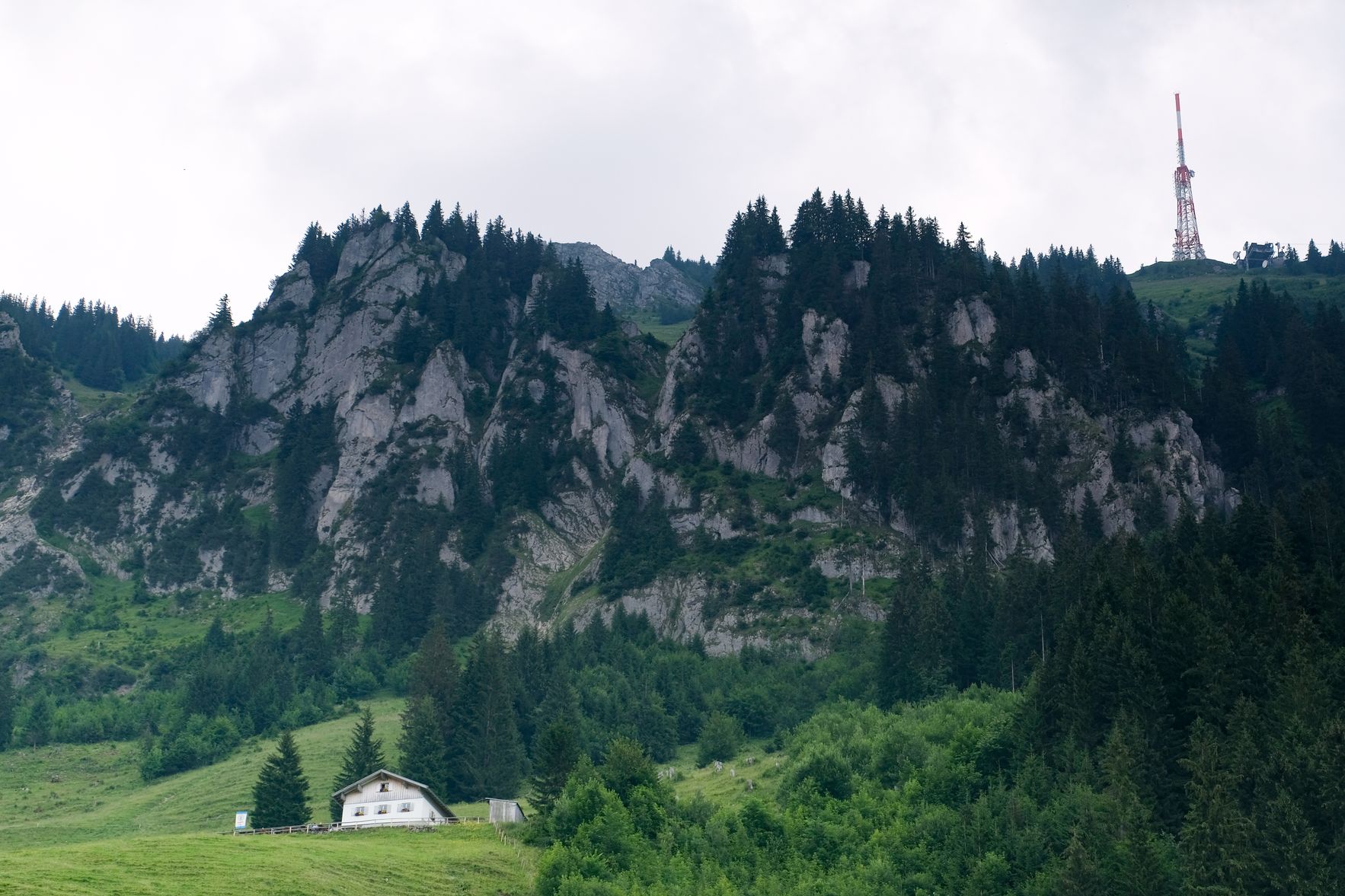 Die Alpe Kalkhöf liegt im Wandergebiet Grünten. Sie befindet sich auf 1.210 Metern Höhe über dem Illertal auf der Westflanke des Grüntens und gehört zu Rettenberg.