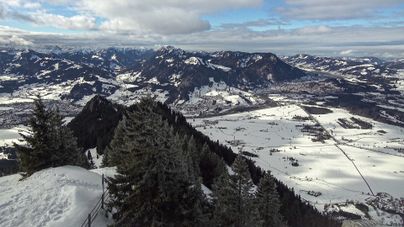 Blick der Panorama Webcam im Winter, befestigt am Sendemast auf dem Grüntengipfel.