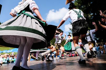 Die Aktive Gruppe des Trachtenvereins Grüntebuebe Kranzegg e. V. besteht aus 10 Paaren, die bei verschiedenen traditionellen Anlässen auftreten.