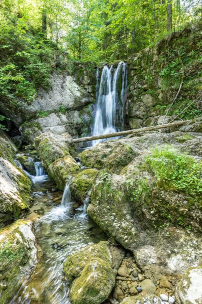 Ein Wasserfall ist teil des Steigbachtobels bei Immenstadt.