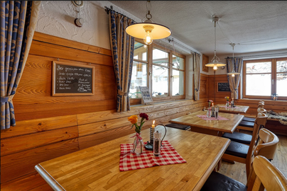 Die Gaststube im Berggasthof Sonne in Altstädten, Sonhtofen.