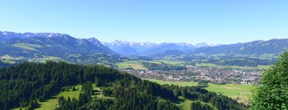 Die Aussicht auf das sommerliche Sonthofen
