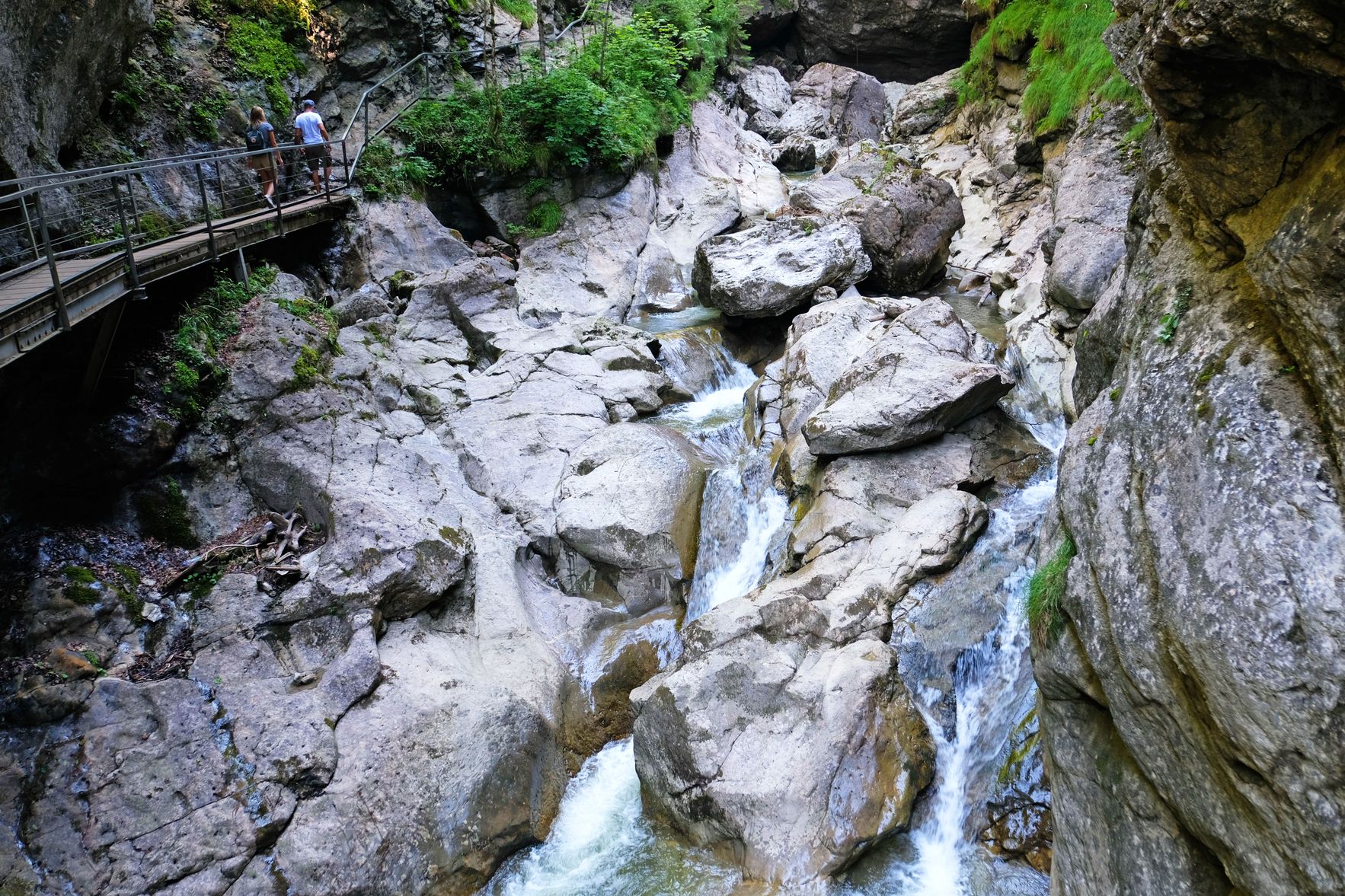 Die Starzlachklamm in Sonthofen ist ein begehbares Naturerlebnis für die ganze Familie und ohne Zweifel eines der Top-Highlights der Region zwischen Alpsee und Grünten.