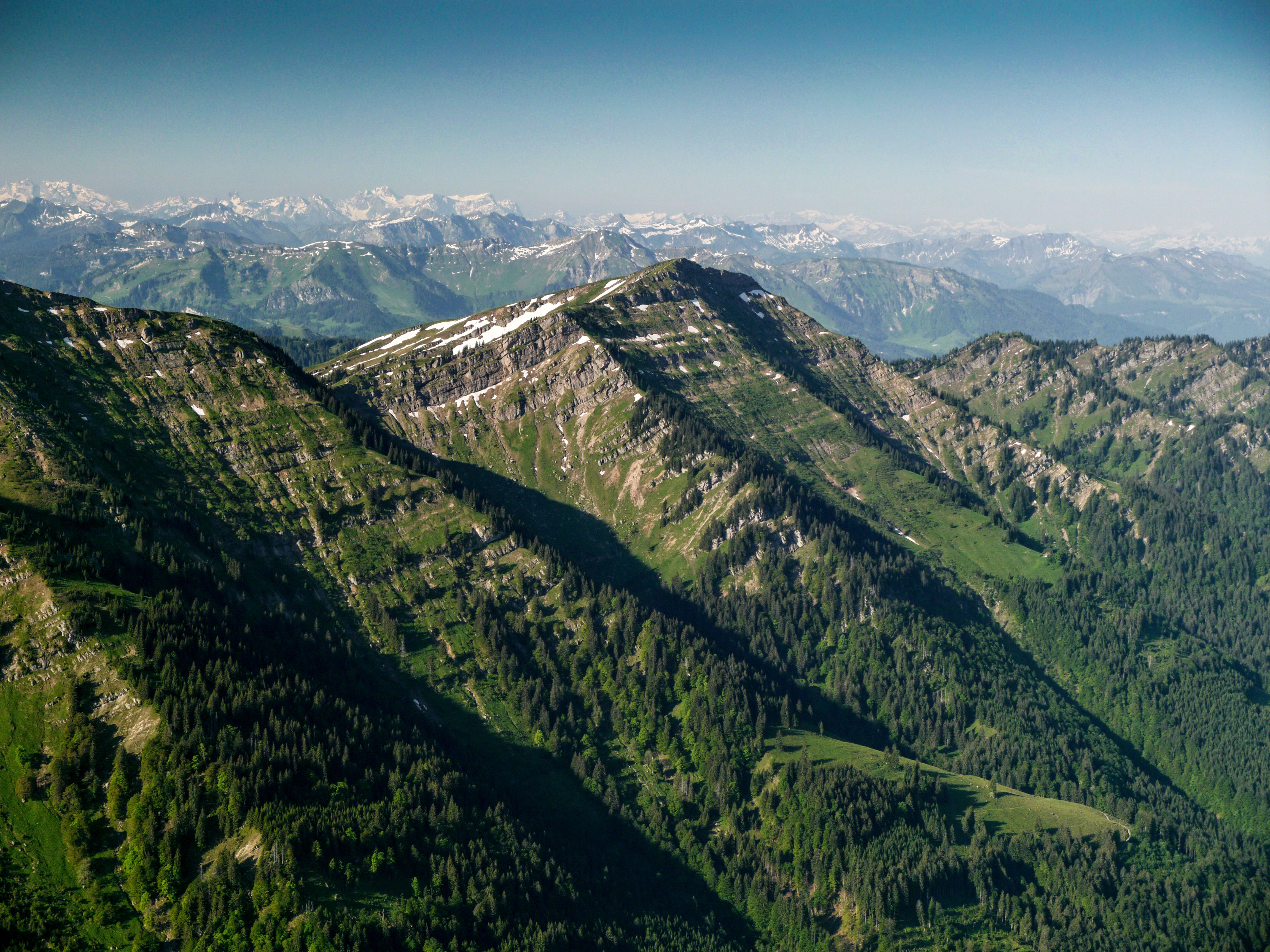 Der Hochgrat ist ein 1834 Meter hoher Berg in den Allgäuer Alpen. Er hat als höchste Erhebung der Nagelfluhkette und des gesamten Allgäuer Voralpenlandes eine herausragende touristische und geographische Bedeutung. Von dort aus hat man eine wunderbare Aussicht auf die Region Alpsee-Grünten.