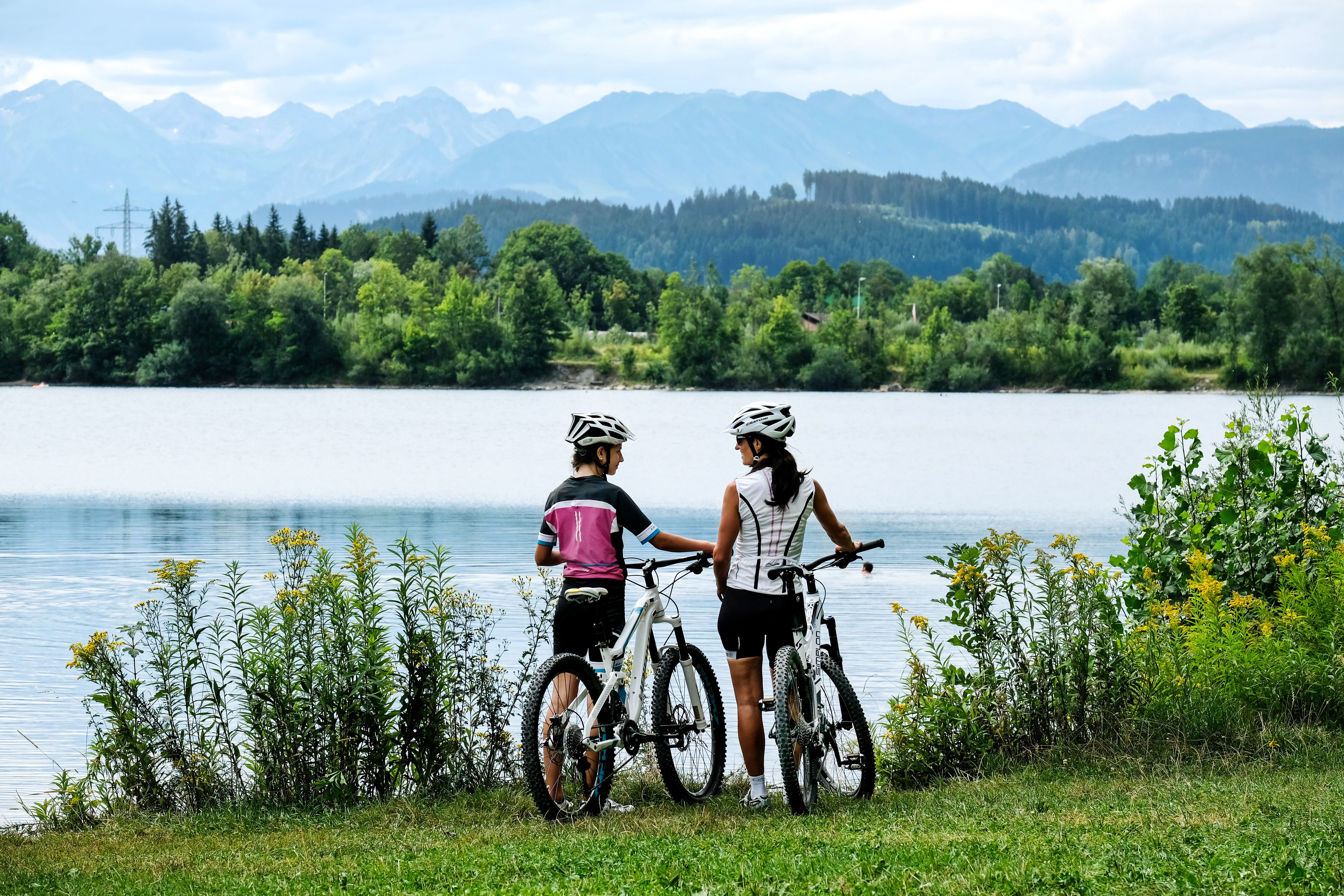 Die 3-Seen-Runde ist eine familienfreundliche Einsteiger-Fahrradtour die entlang von Gewässer verläuft. Die Radtour führt vorbei am Ortwanger Baggersee bei Burgberg, der im Sommer ein beliebter Badesee in der Region Alpsee-Grünten ist.