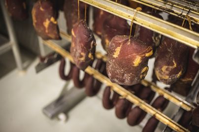 Geräucherte Wurst im Brathüs in Rettenberg.